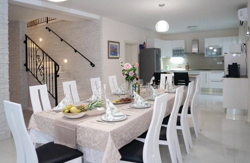 Lecevica House | Gorgeous home in Radosic