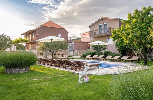 Sestanovac House | Gorgeous home in Sestanovac with sauna