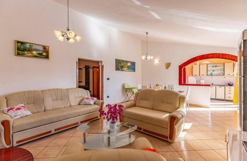 Sisan House | Gorgeous home in Sisan