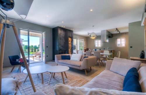 Zminj House | Gorgeous home in Sivati