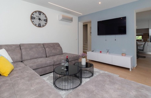 Murvica House | Gorgeous home in Smokovic
