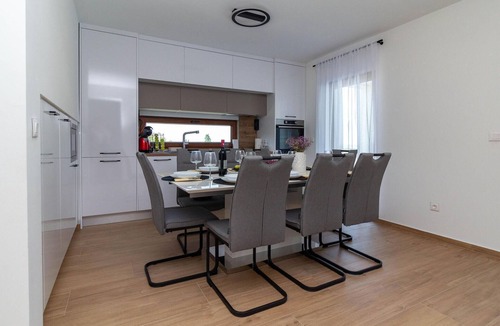 Murvica House | Gorgeous home in Smokovic
