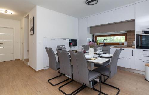 Murvica House | Gorgeous Home In Smokovic