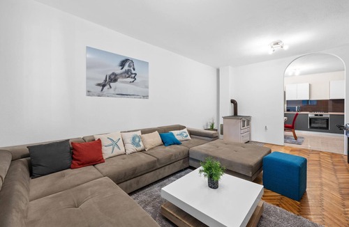 Tinj House | Gorgeous home in Tinj