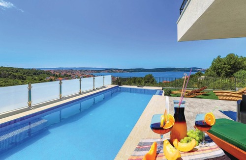 Trogir House | Gorgeous home in Trogir with sauna