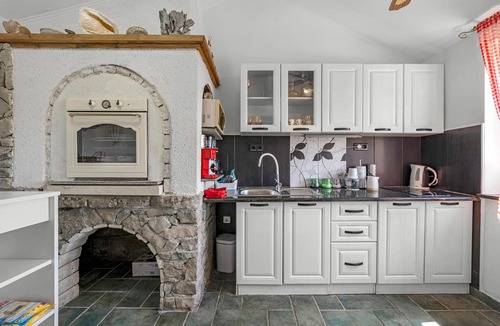 Zirje House | Gorgeous home in Zirje with WiFi
