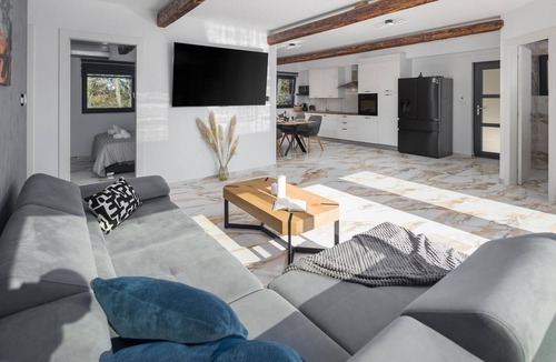 Laginji House | Gorgeous home in Zminj