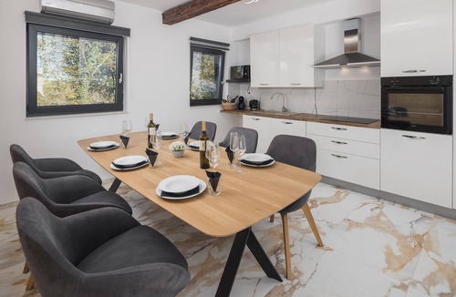 Laginji House | Gorgeous home in Zminj