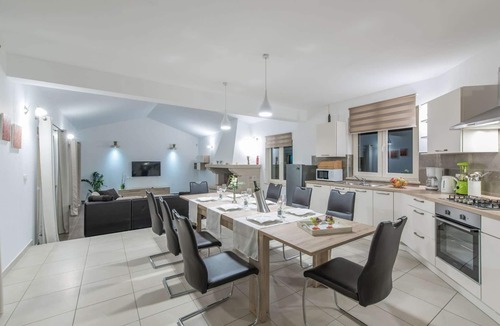 Vizinada Villa | Gorgeous villa with panoramic view and whirlpool