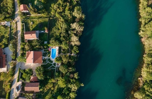 Mostar Villa | Gorgeus Villa Gana by the river