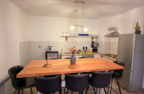 Crno Apartment | Grande Family Suite with a jacuzzi close to main points in Zadar