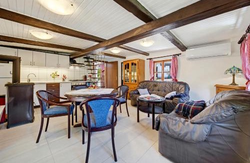 Gornja Stubica House | Grandpa's House With Pool - Happy Rentals