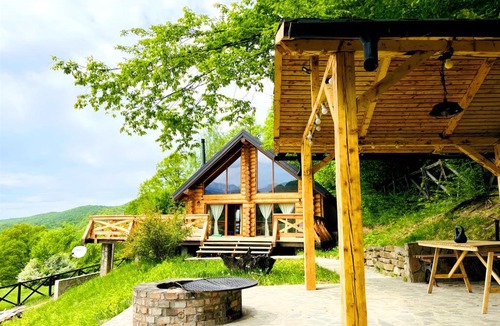 Rasnov Villa | Green Cottage