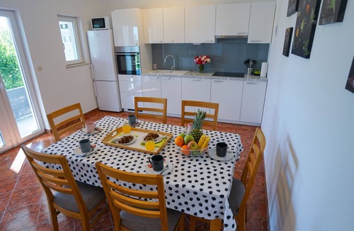 Velim Villa | Green Escape Holiday House by Villas Guide