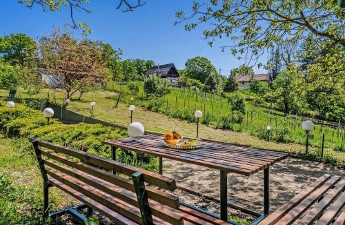 Kravarsko House | Green Garden Retreat - Happy Rentals
