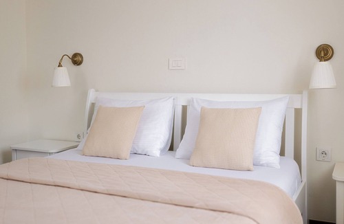 Jezerce Bed & Breakfast | Green Lakes House