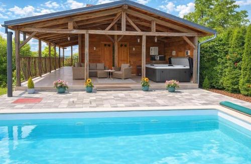 Oroslavje House | Green View Holiday Home With Pool - Happy Rentals