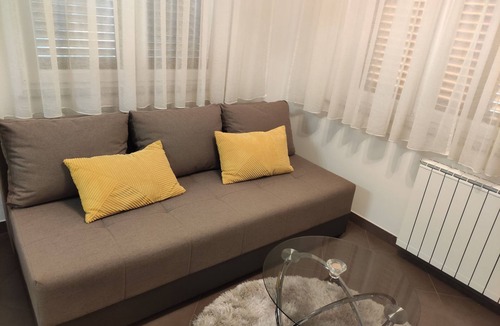 Gabonjin Apartment | Große Wohnung in Gabonjin mit Großem Garten by Interhome
