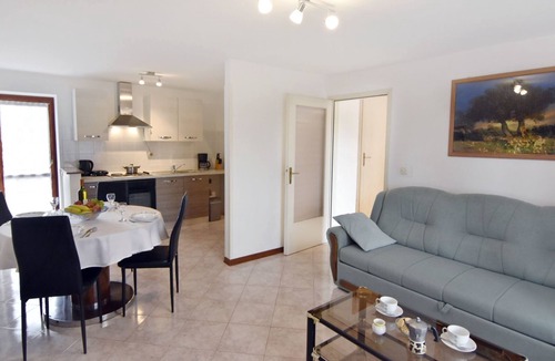 Babici Apartment | Große Wohnung in Babići mit Garten und Terrasse by Interhome