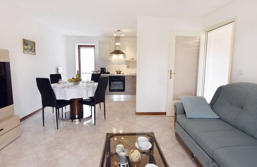 Babici Apartment | Große Wohnung in Babići mit Garten und Terrasse by Interhome