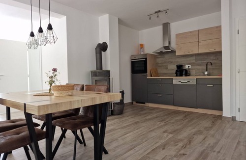 Bilice House | Großes Ferienhaus zur alleinigen Nutzung mit Pool by Interhome