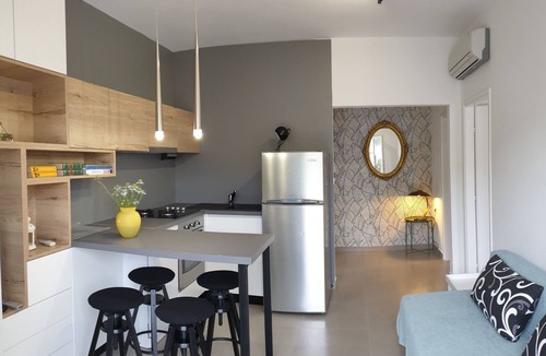 Podglavica House | Großes, strandnahes Ferienhaus in Podglavica by Interhome