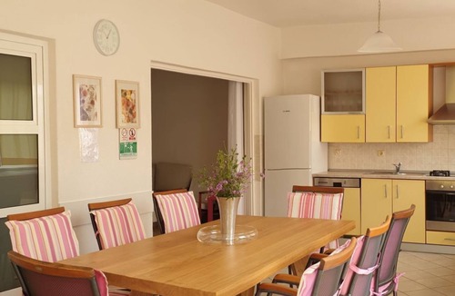 Podglavica House | Großes, strandnahes Ferienhaus in Podglavica by Interhome