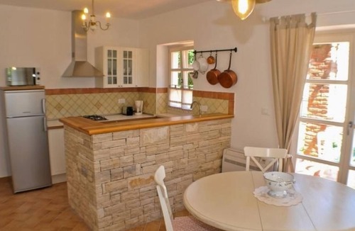 Buici House | Großzügiges Ferienhaus mit Pool und Sonnenterrasse by Interhome