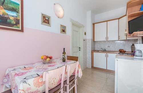 Lovrecica Apartment | Ground floor Apartment Orzan II with terrace near to the Beach
