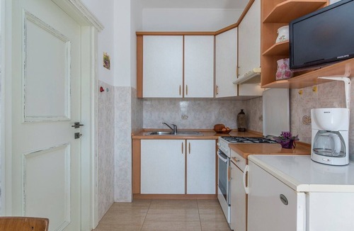Lovrecica Apartment | Ground floor Apartment Orzan II with terrace near to the Beach