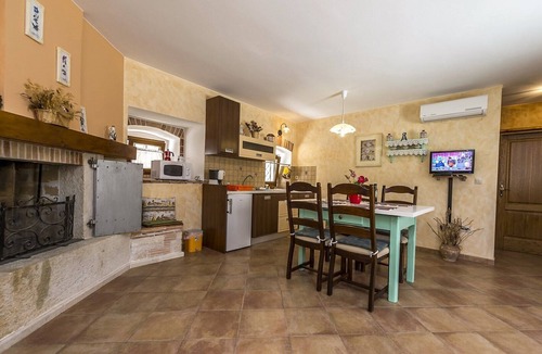 Tar Apartment | Ground Floor Apartment Fiorela I in Villa Valtrazza