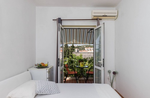 Gornji Kono Apartment | Guest House Bradas- Twin Room with Shared Bathroom No4