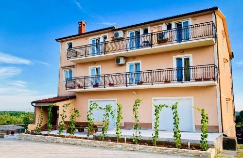 Golas House | Guest House Maxi