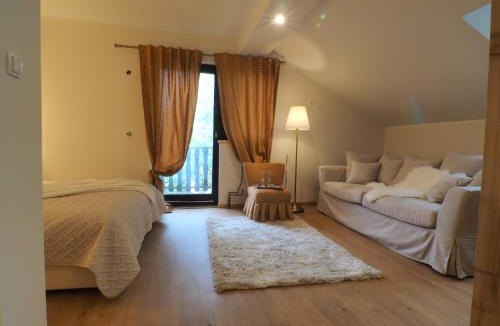 Plaski House | Guest house Sara Latin