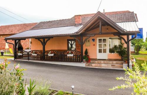 Karlovac Apartment | Guest house Studio apartman Marina - with outdoor jacuzzi, free parking, pet friendly