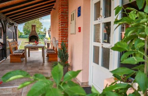 Karlovac Apartment | Guest house Studio apartman Marina - with outdoor jacuzzi, free parking, pet friendly