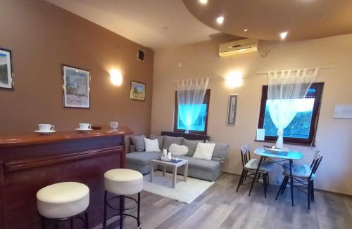 Karlovac Apartment | Guest house Studio apartman Marina - with outdoor jacuzzi, free parking, pet friendly