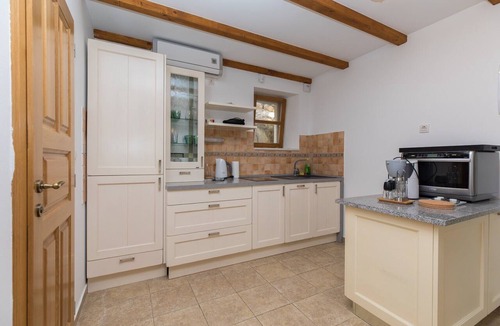 Borak Apartment | Guest House 'Villa Jasmin - Pet Friendly' with Shared Terrace, Shared Garden and Wi-Fi