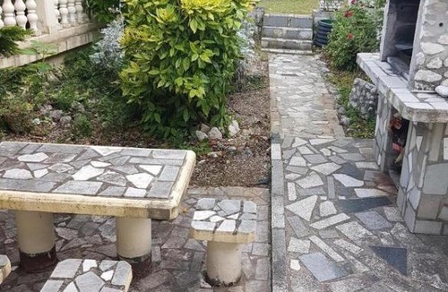 Drivenik Apartment | Half of the house in Tribalj with a private pool and a beautiful garden
