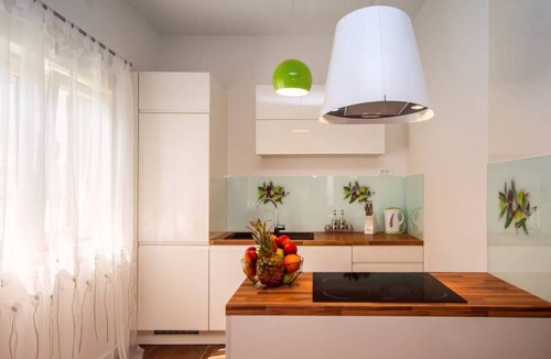 Stanici House | Haus in Stanići mit grünem Garten by Interhome
