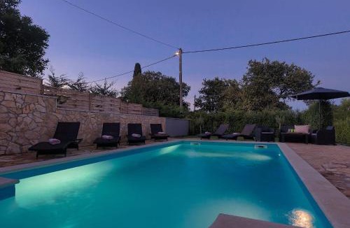 Tar-Vabriga House | Haustierfreundliche Villa mit Privatpool, Panoramablick und freien Eintritt ins Ferienresort Lanterna