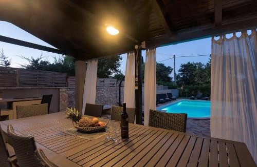 Tar-Vabriga House | Haustierfreundliche Villa mit Privatpool, Panoramablick und freien Eintritt ins Ferienresort Lanterna