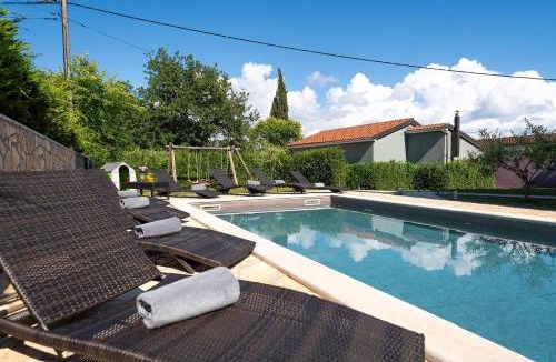 Tar-Vabriga House | Haustierfreundliche Villa mit Privatpool, Panoramablick und freien Eintritt ins Ferienresort Lanterna
