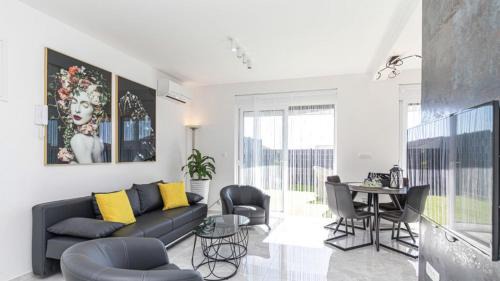 Seget Donji Apartment | Hedonist-Luxury 2 bedroom apartment with private HOT TUB, garden and free parking