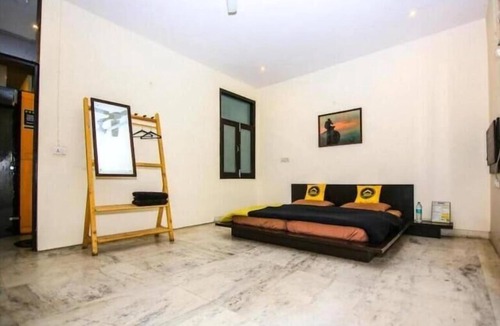 Sainik Farm Hostel | Heistel Delhi