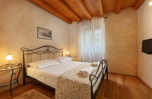 Omis Apartment | Heritage Family Apartment Mama 1 in Omiš, free parking