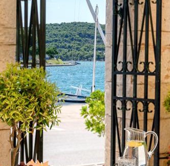 Tijesno Hotel | Heritage Hotel Tisno