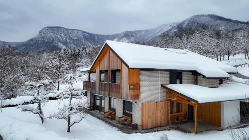 Kostel Apartment | Hiša na Hribu- A Peaceful Hilltop Escape above river Kolpa
