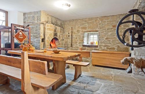 Matavun House | Hiška Kovačija-Riverside Boutique Retreat