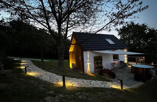 Tisina House | Hiška pod črešnjo
